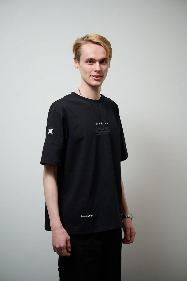 Футболка "5 звёзд" чёрная с шевроном на груди