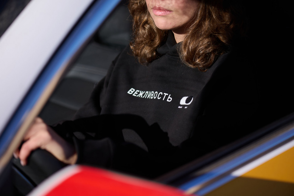 Худи чёрное "Вежливость"